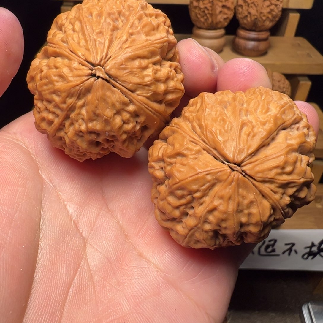 文玩核桃吊坠双龙戏珠47mm