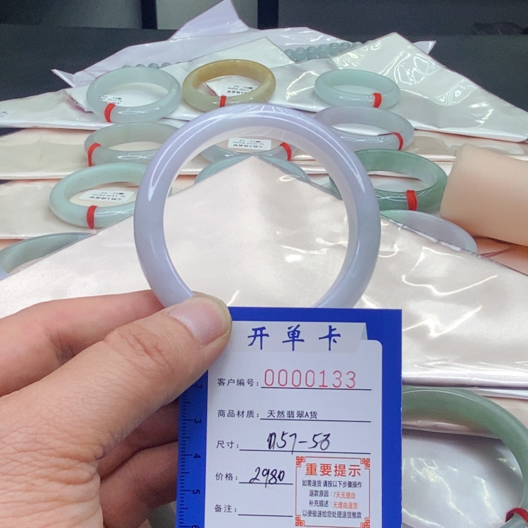 翡翠手镯未镶嵌s***c翡翠手镯