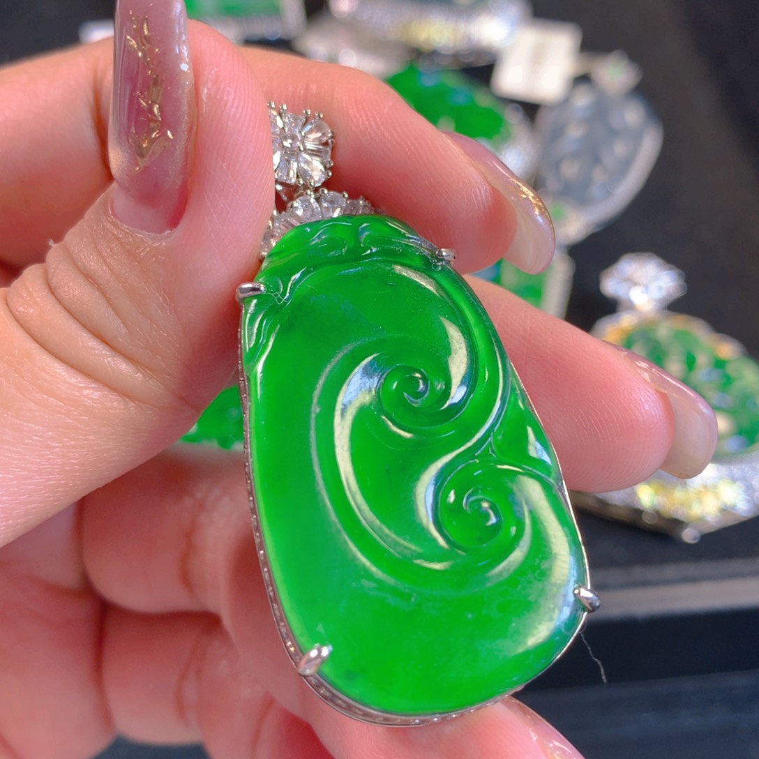 翡翠颈饰未镶嵌翡翠