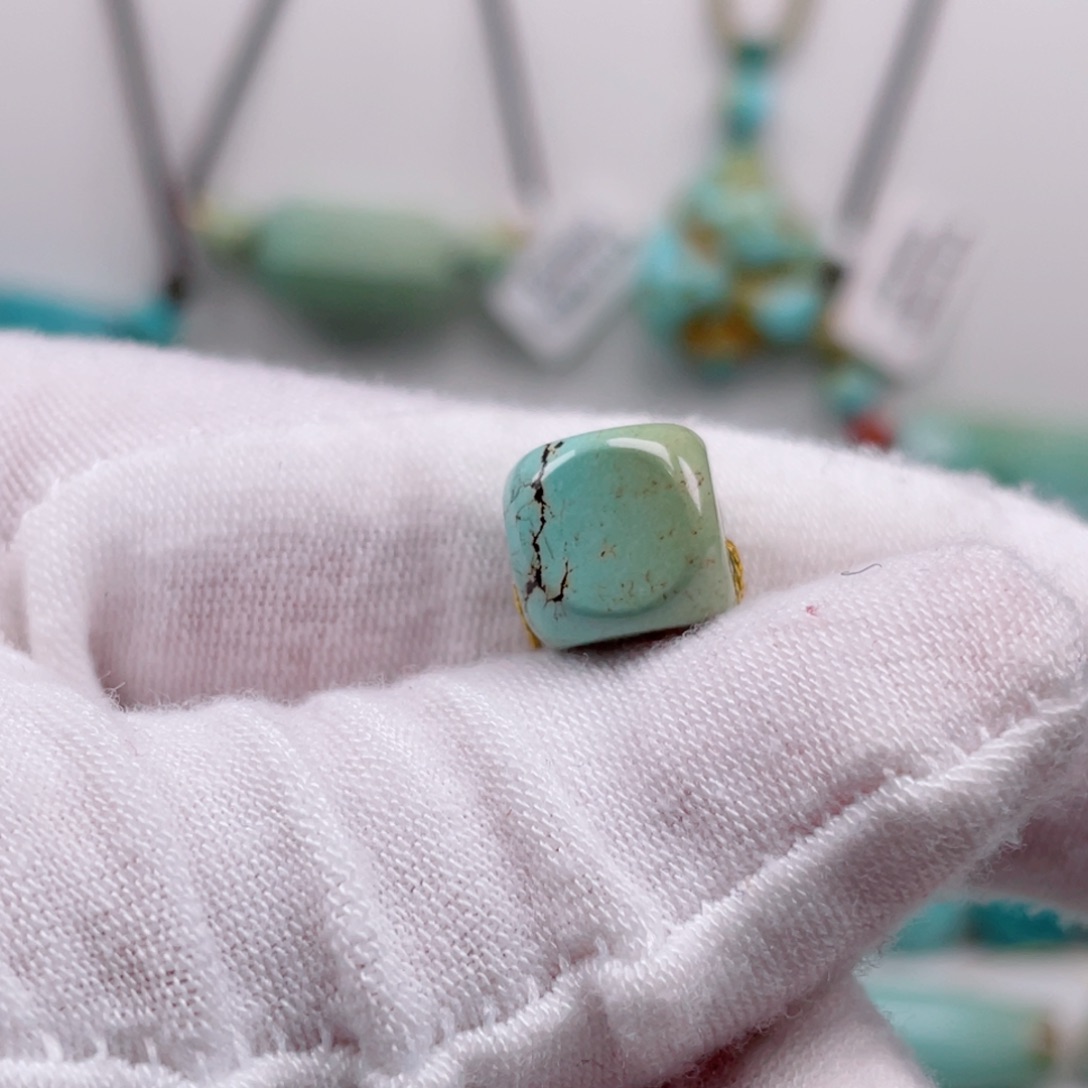 绿松石未镶嵌摆件