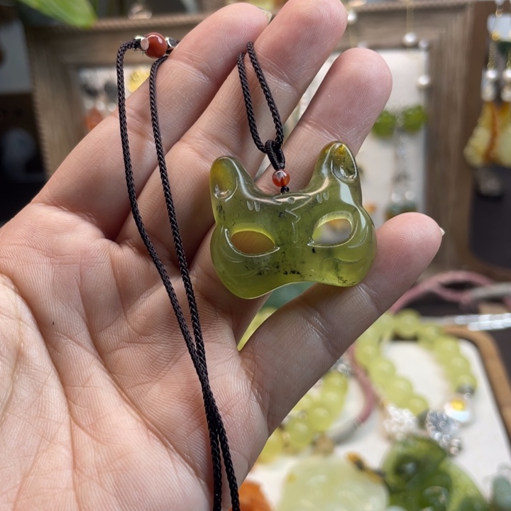 蛇纹石玉未镶嵌吊坠