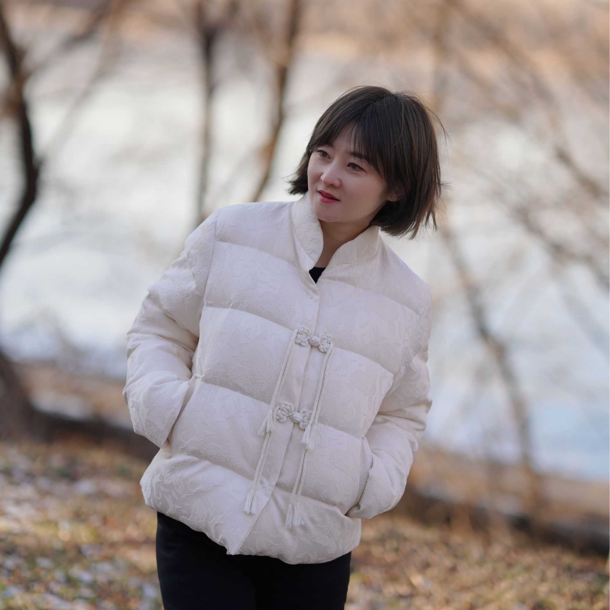 爱新觉罗|瑞鳕提花对襟盘扣小立领长袖白鹅绒棉服