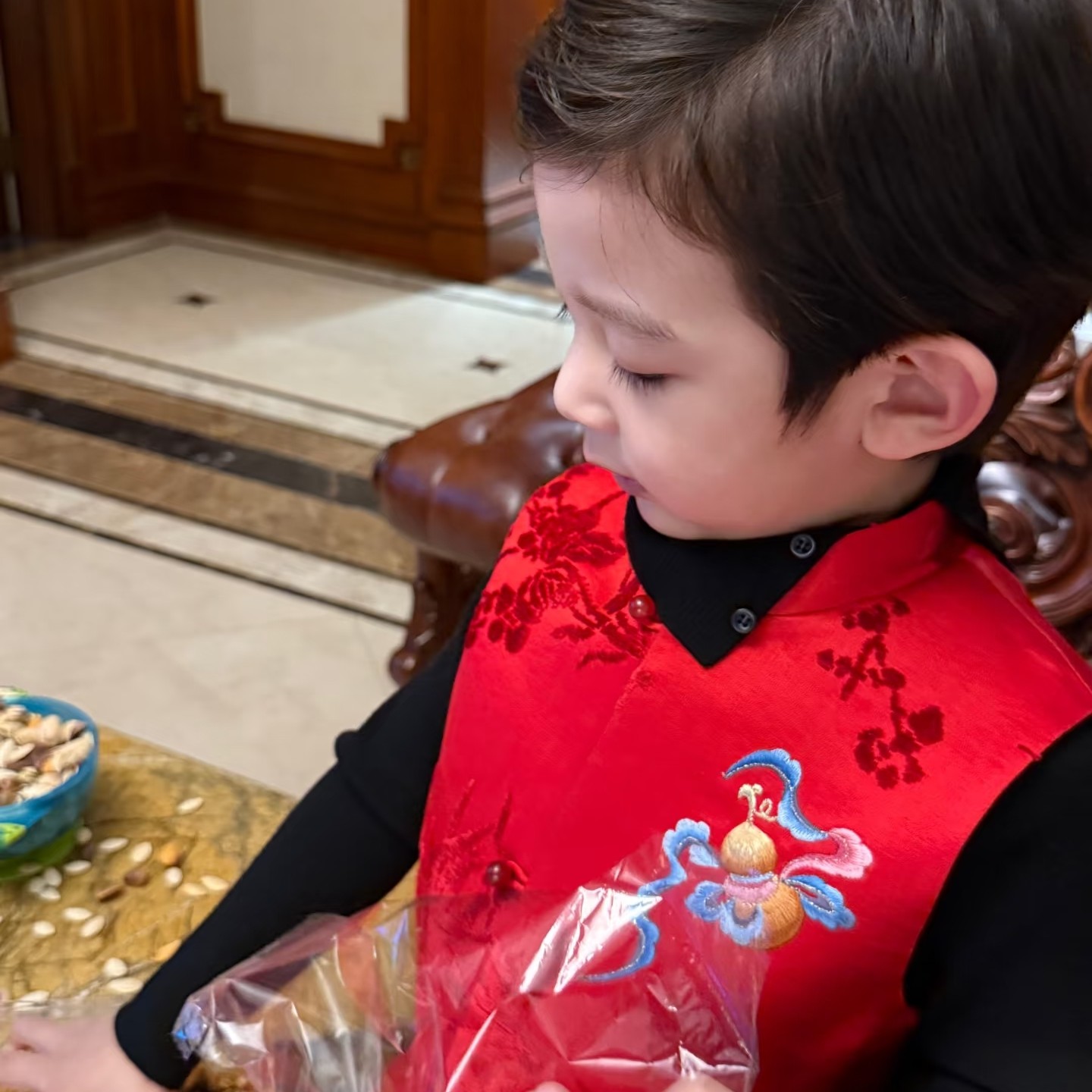 【QB】2026新年儿童新中式八宝葫芦年服刺绣马甲国风坎肩喜庆提花