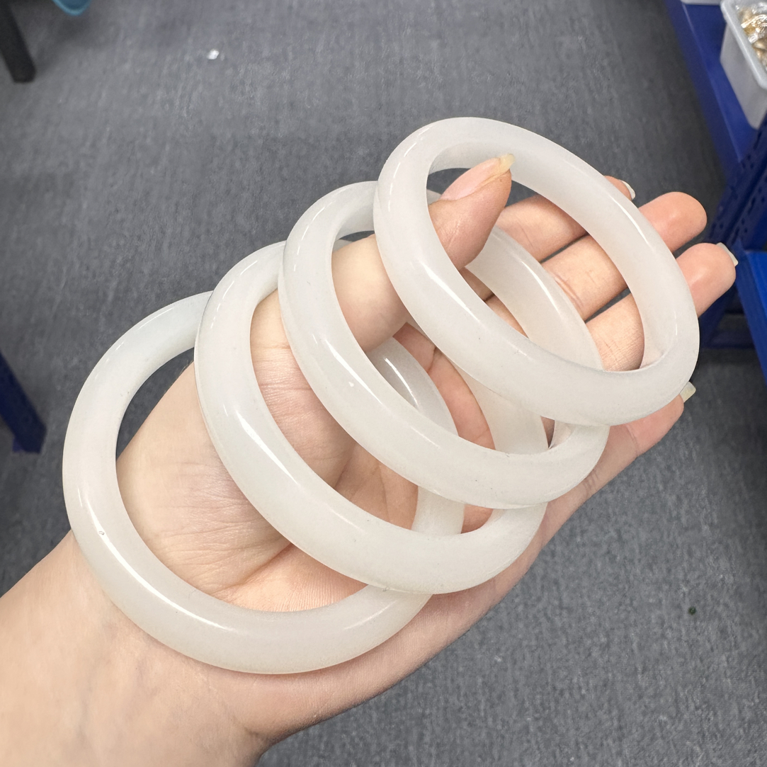 小帅的珠宝仓—福利款牛奶白正宽手镯多样性发一