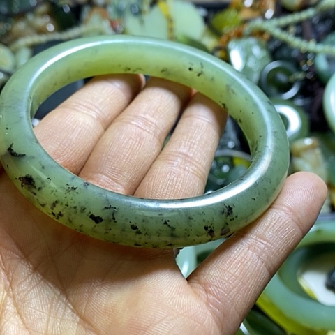 岫玉手镯未镶嵌62口径