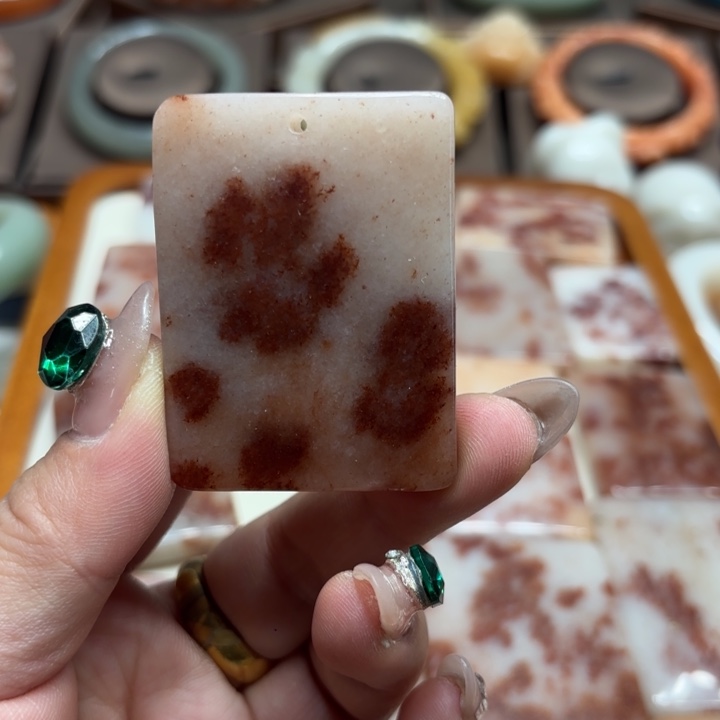 慧***兰石英岩玉合金颈饰