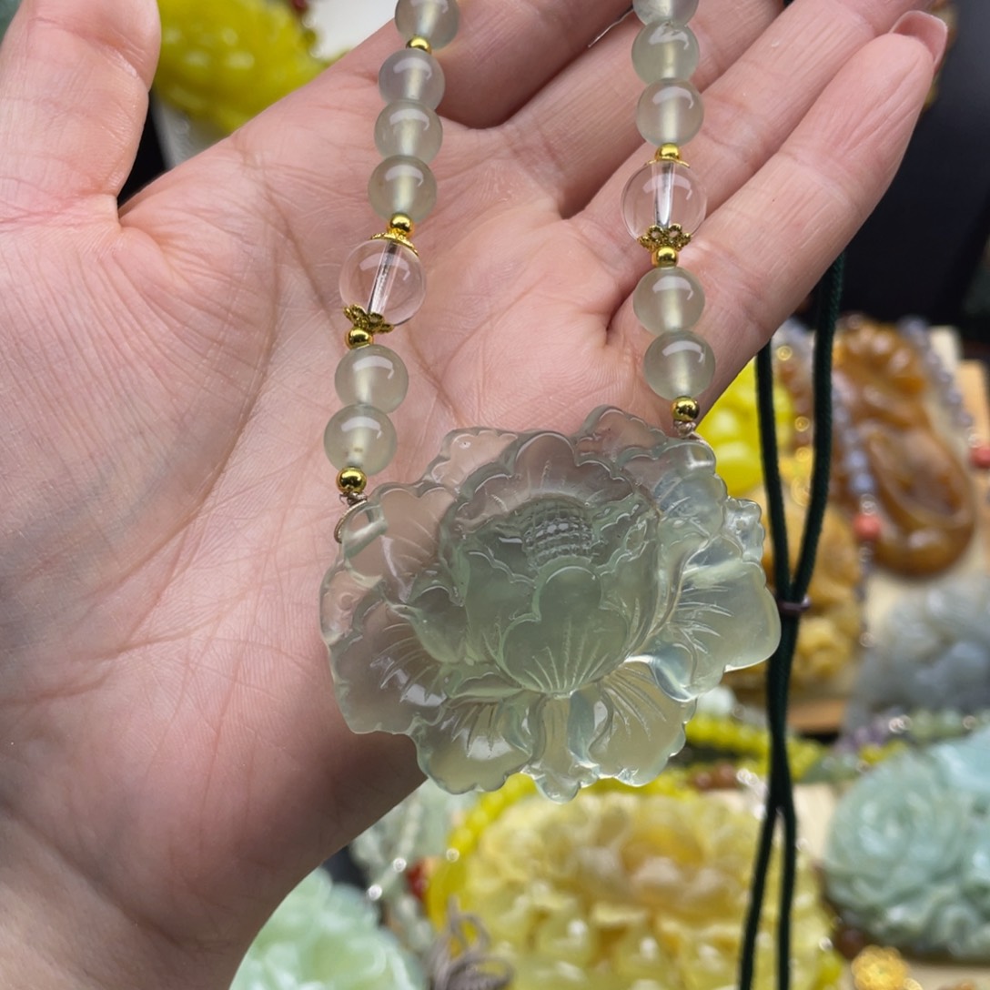 未镶嵌蛇纹石玉颈饰