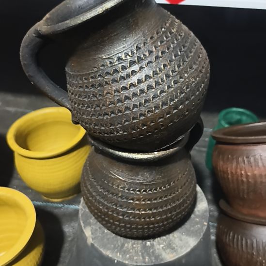 古铜色单耳壶型口径10高度13到手两个底部有孔