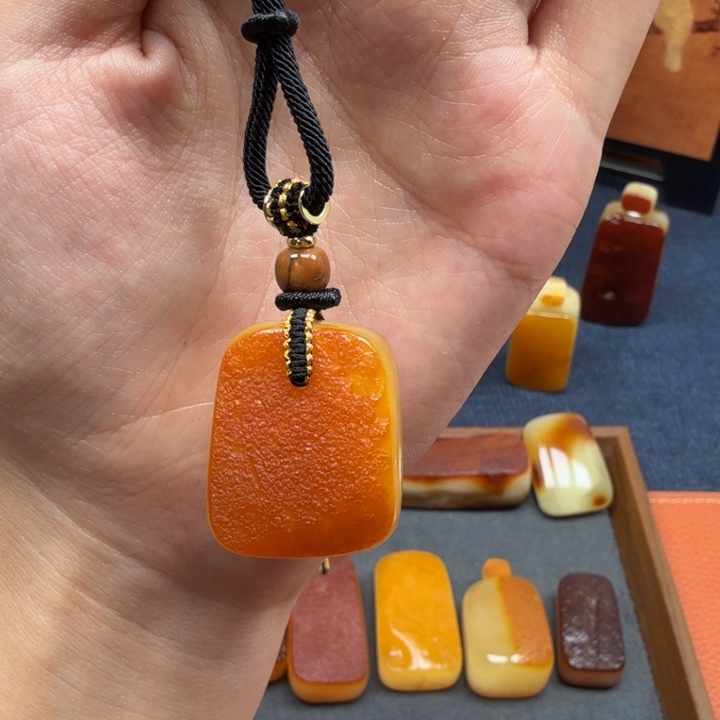 蜜蜡未镶嵌吊坠(赠链)