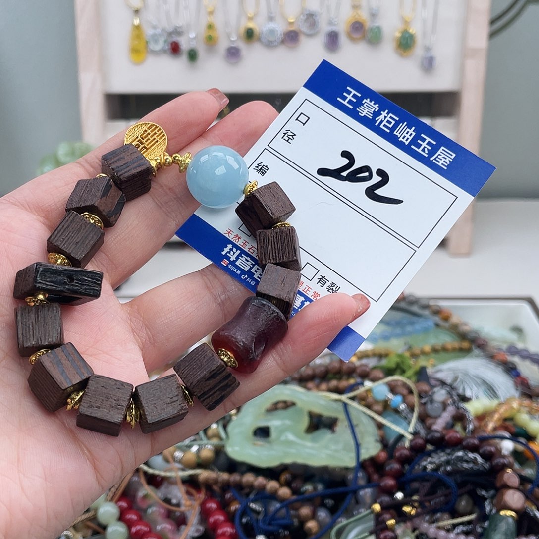 岫玉未镶嵌吊坠吊坠