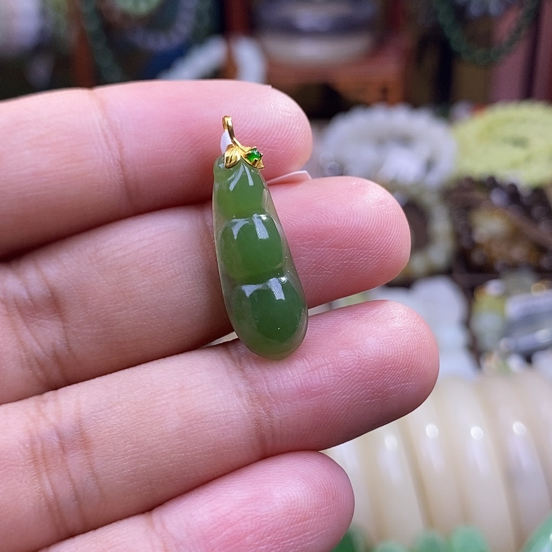 和田玉未镶嵌颈饰碧玉老料阳绿冰底金镶福豆吊坠