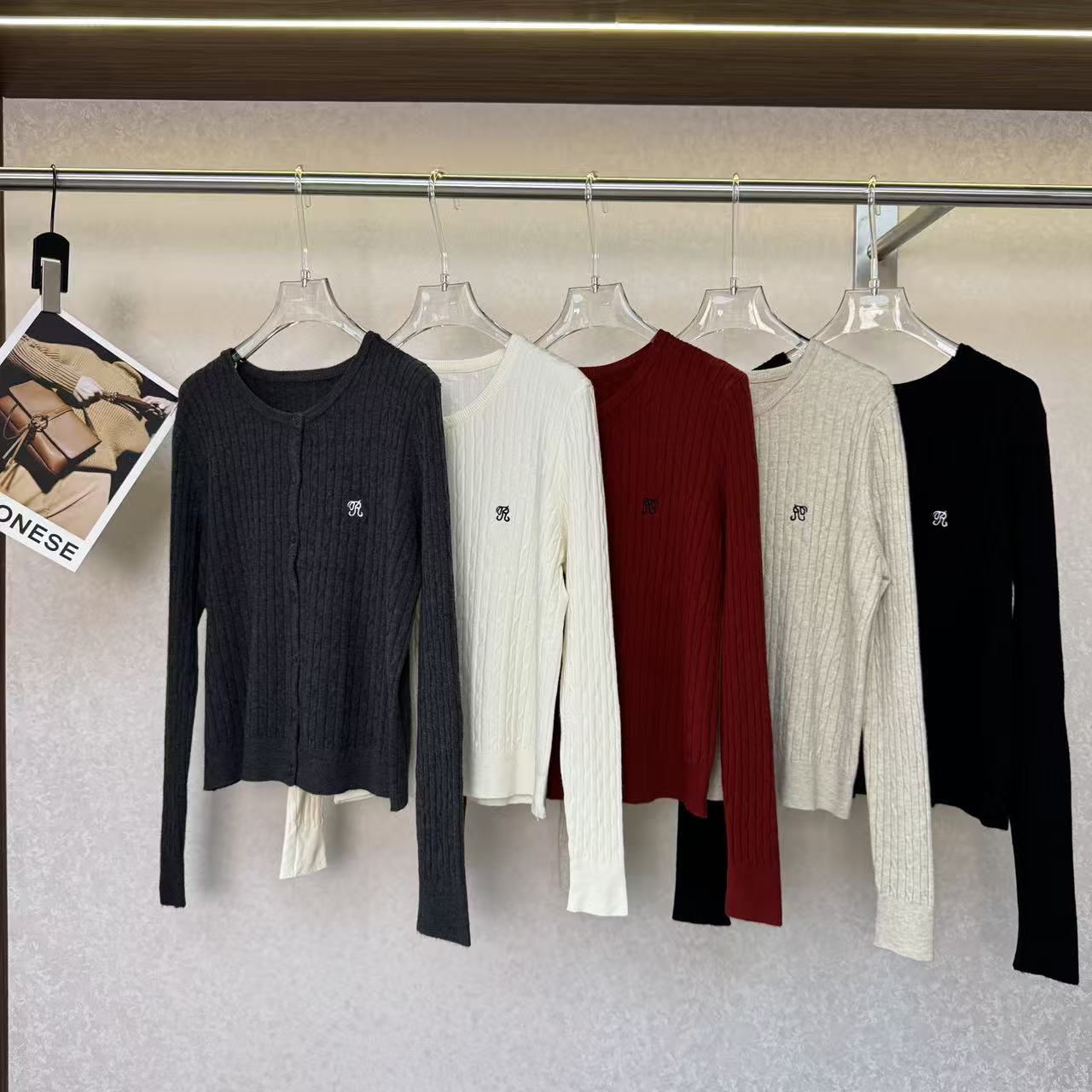 【鑫燃kiki】UA刺绣圆领麻花软糯毛针织18342