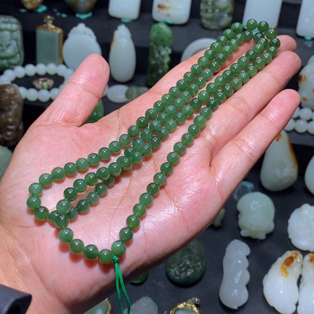 和田玉卡6菠菜绿无黑未镶嵌