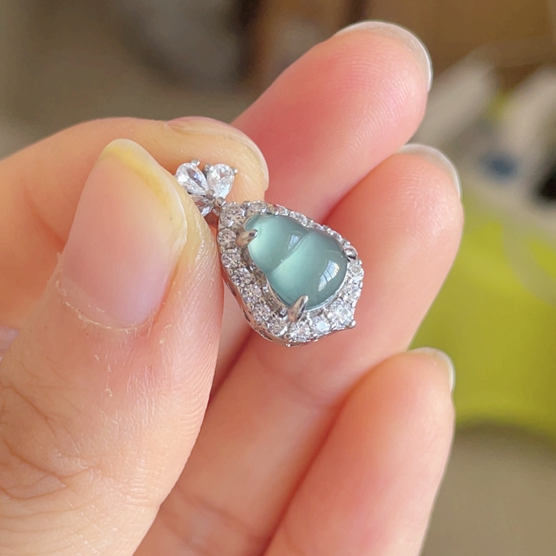 翡翠颈饰未镶嵌葫芦