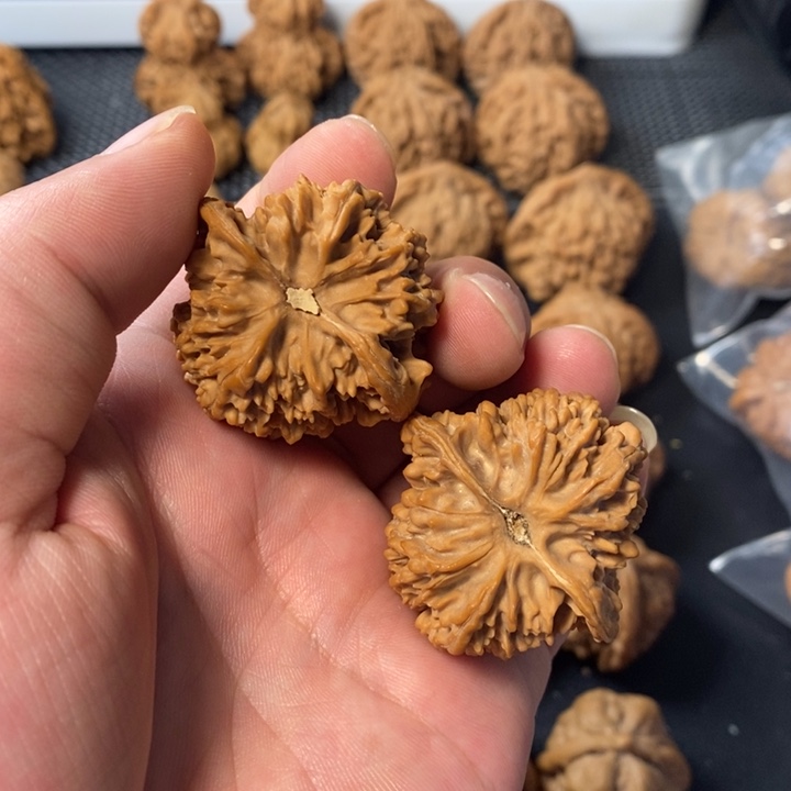 吊坠桃核356753345788