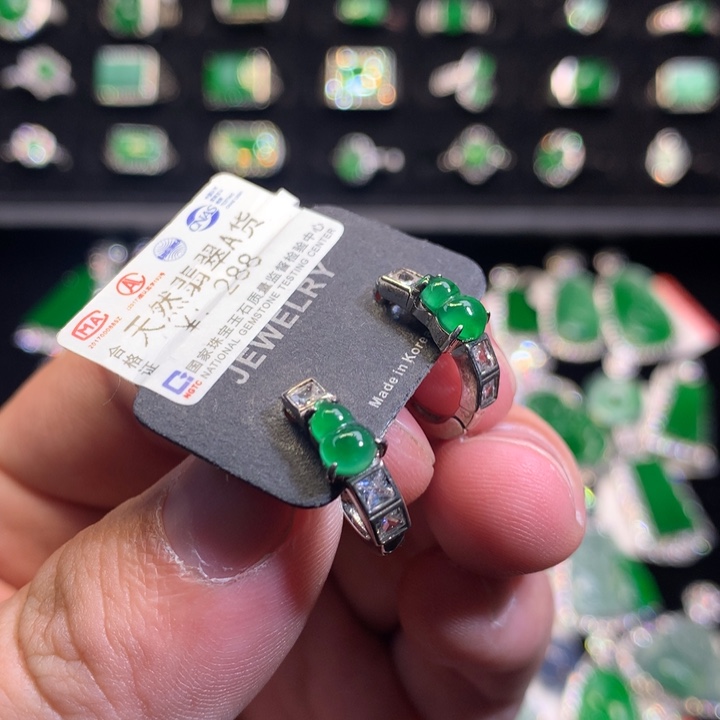 【闪购商品】翡翠颈饰银S925镶嵌绿葫芦