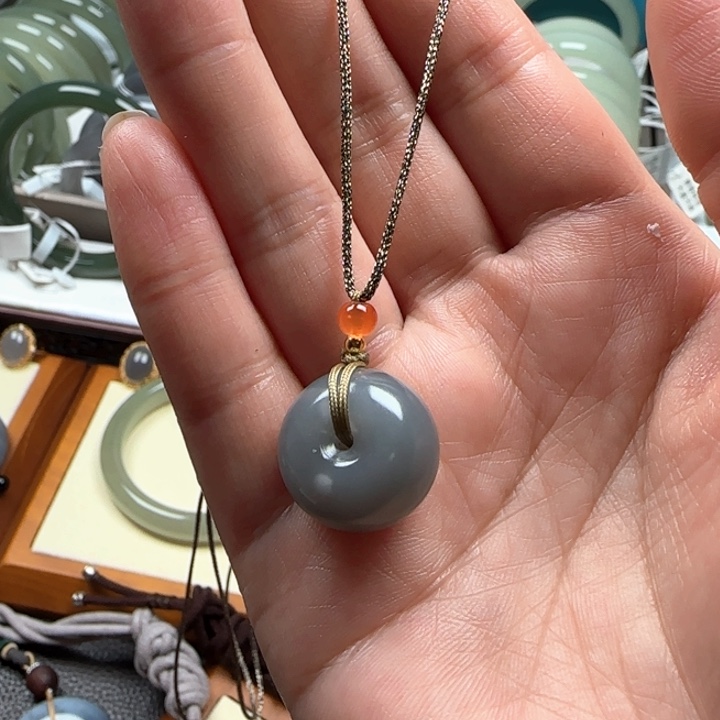 和田玉未镶嵌吊坠(赠链)