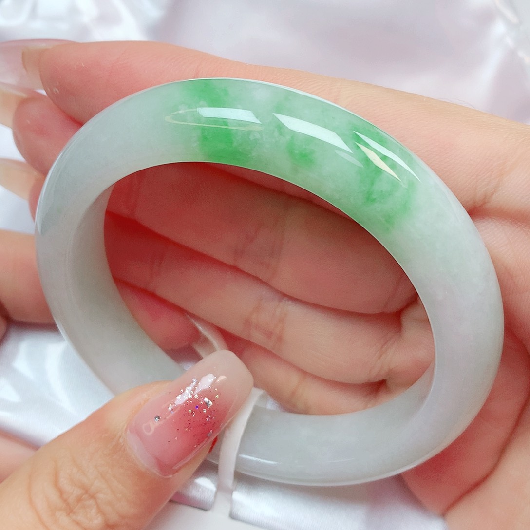 翡翠手镯未镶嵌抖音710