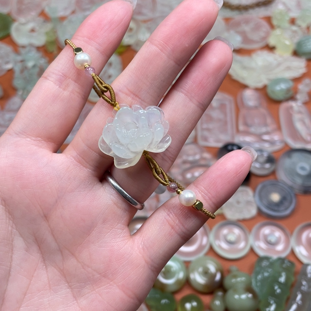 蛇纹石玉未镶嵌颈饰