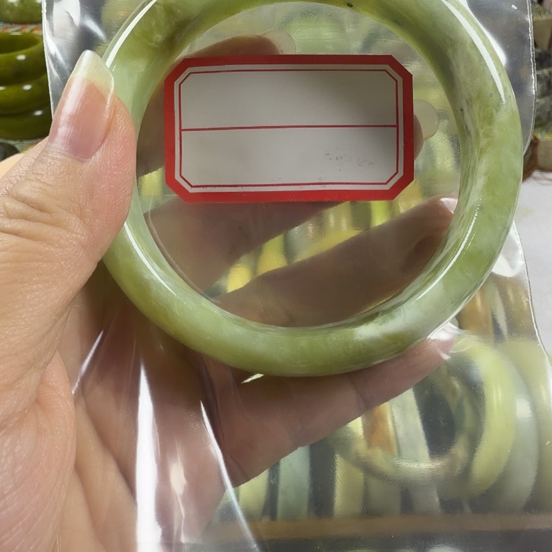 花***年蛇纹石玉未镶嵌手镯