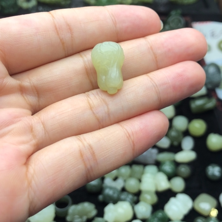 *****颈饰未镶嵌和田玉