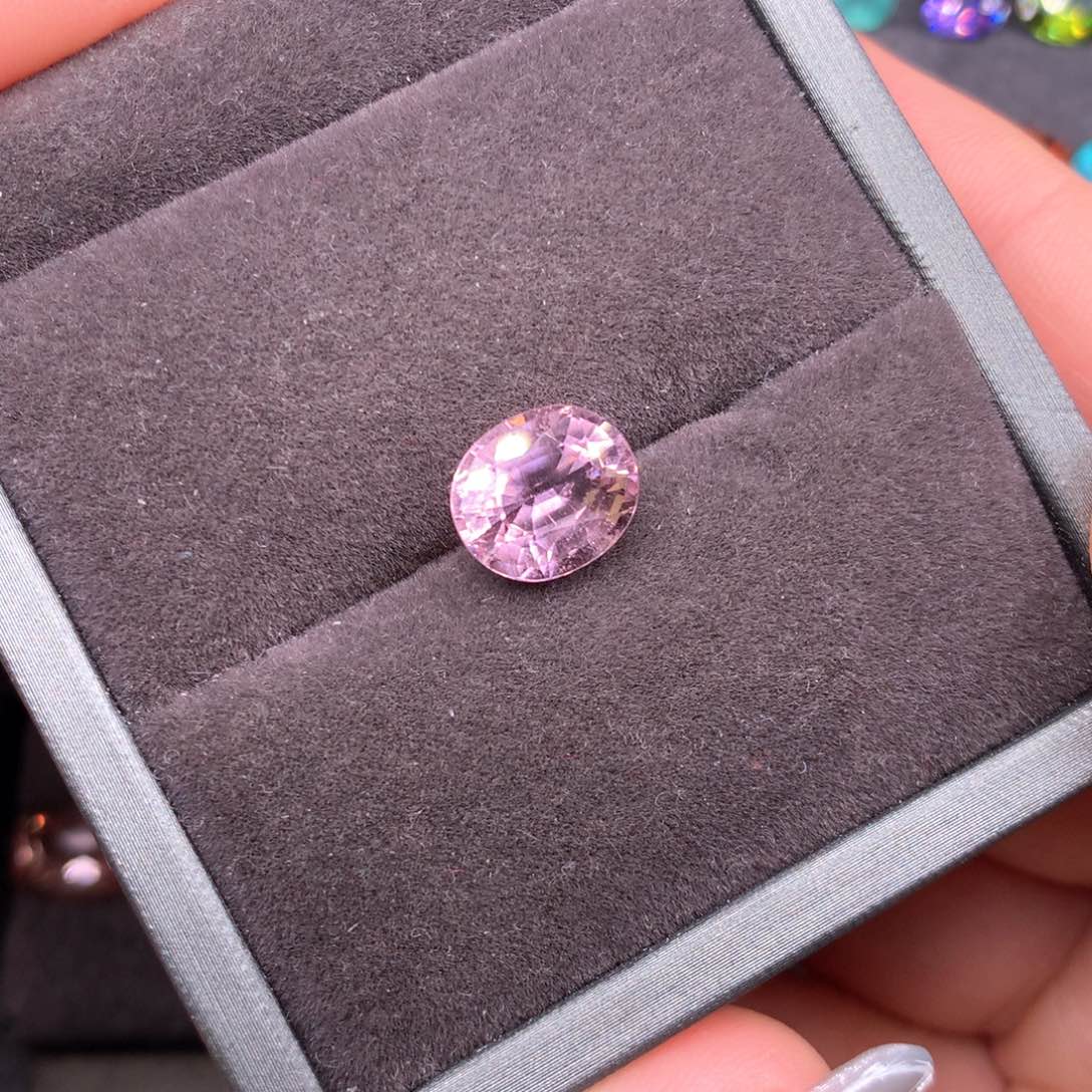 碧玺4.09克拉未镶嵌粉碧玺