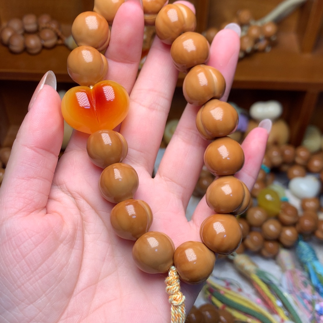 吊坠猴头核桃新款屁桃手持爱心