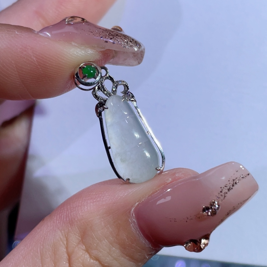 翡翠颈饰18K金镶嵌豆子