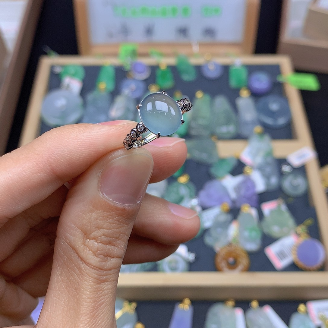 翡翠颈饰未镶嵌翡翠
