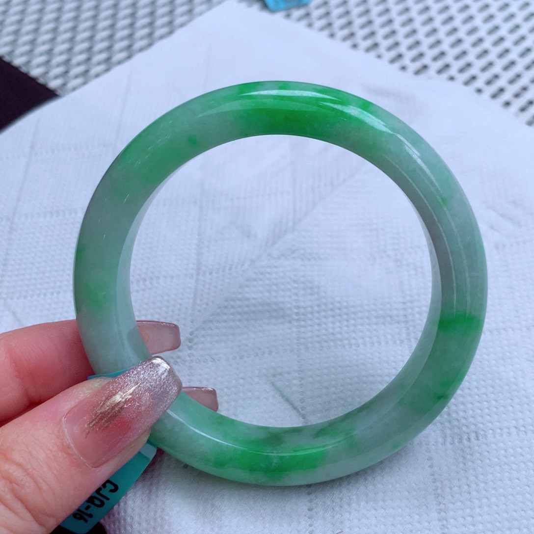 翡翠手镯未镶嵌翡翠