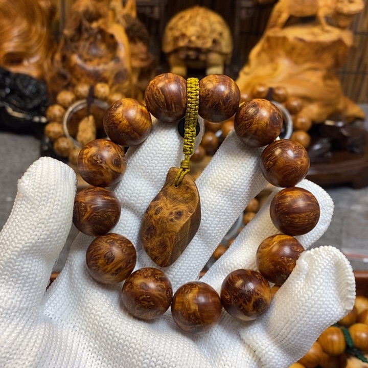 柏木星*灰太行崖柏1.8陈化金底龙胆闪电雪花变异瘤