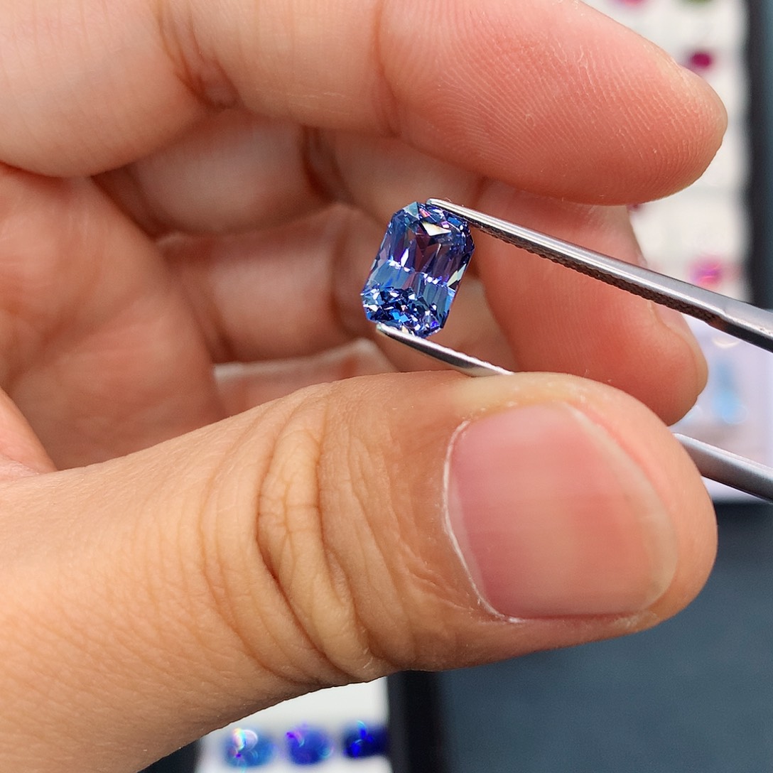 蓝宝石裸石未镶嵌2.18克拉雷迪恩精切矢车菊