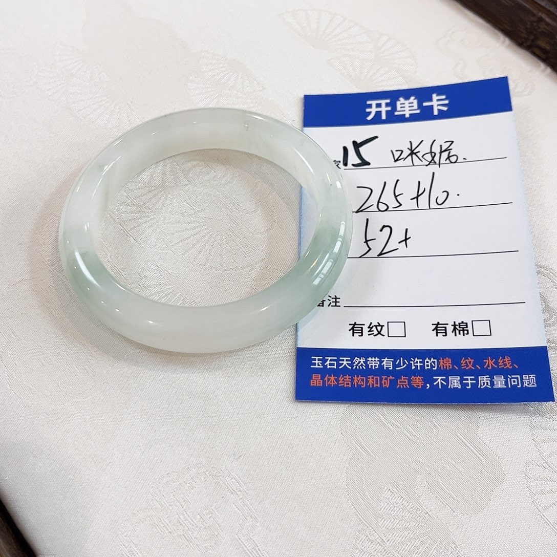 咪***宾石英质玉未镶嵌手镯