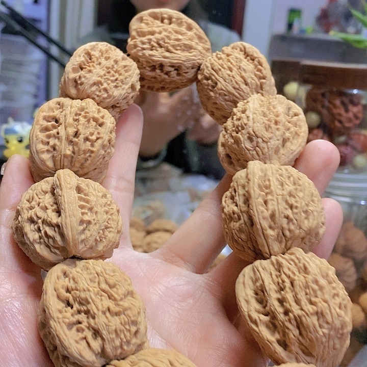 【闪购商品】文玩核桃把件35绣球手持