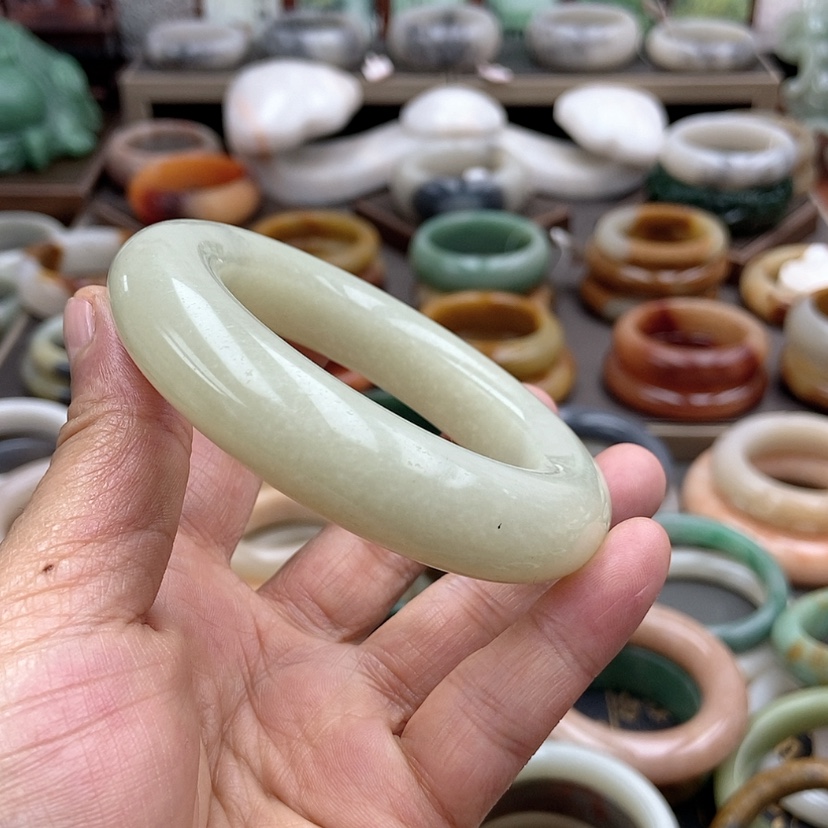 【闪购商品】石英质玉手镯54未镶嵌