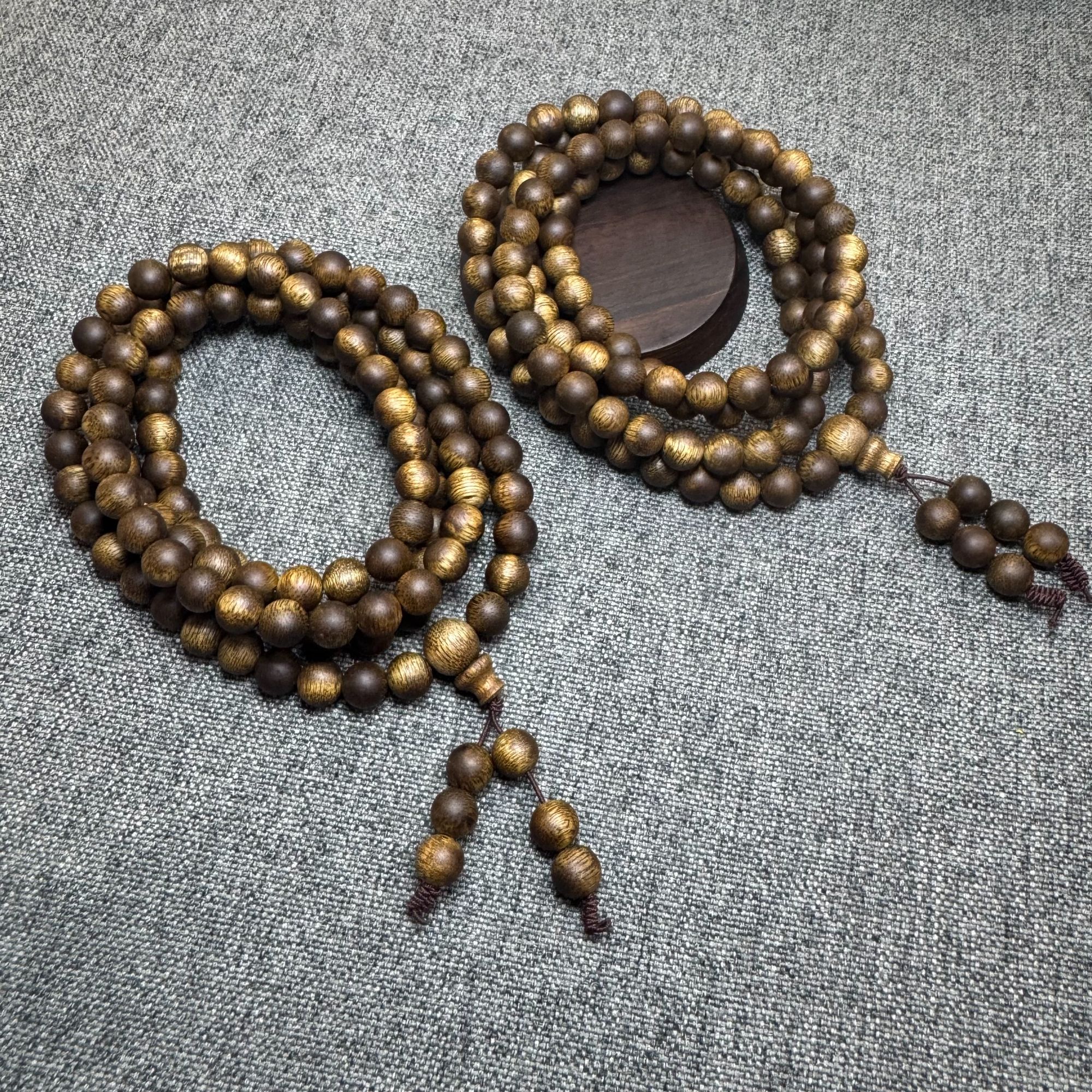 沉香海南尖峰岭乌身白棋楠（奇楠）卡8 108颗佛珠一条.多样性发其一