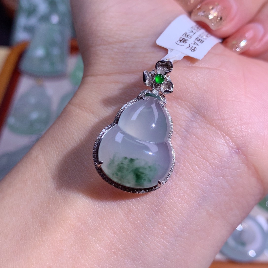 翡翠吊坠(不含链)18K金镶嵌冰飘花葫芦