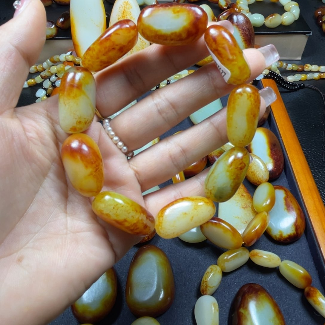 颈饰未镶嵌和田玉人**悟