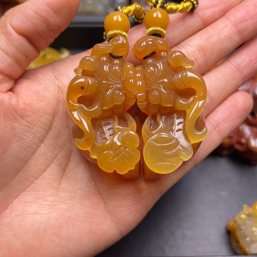 石英质玉（黄龙玉）颈饰未镶嵌