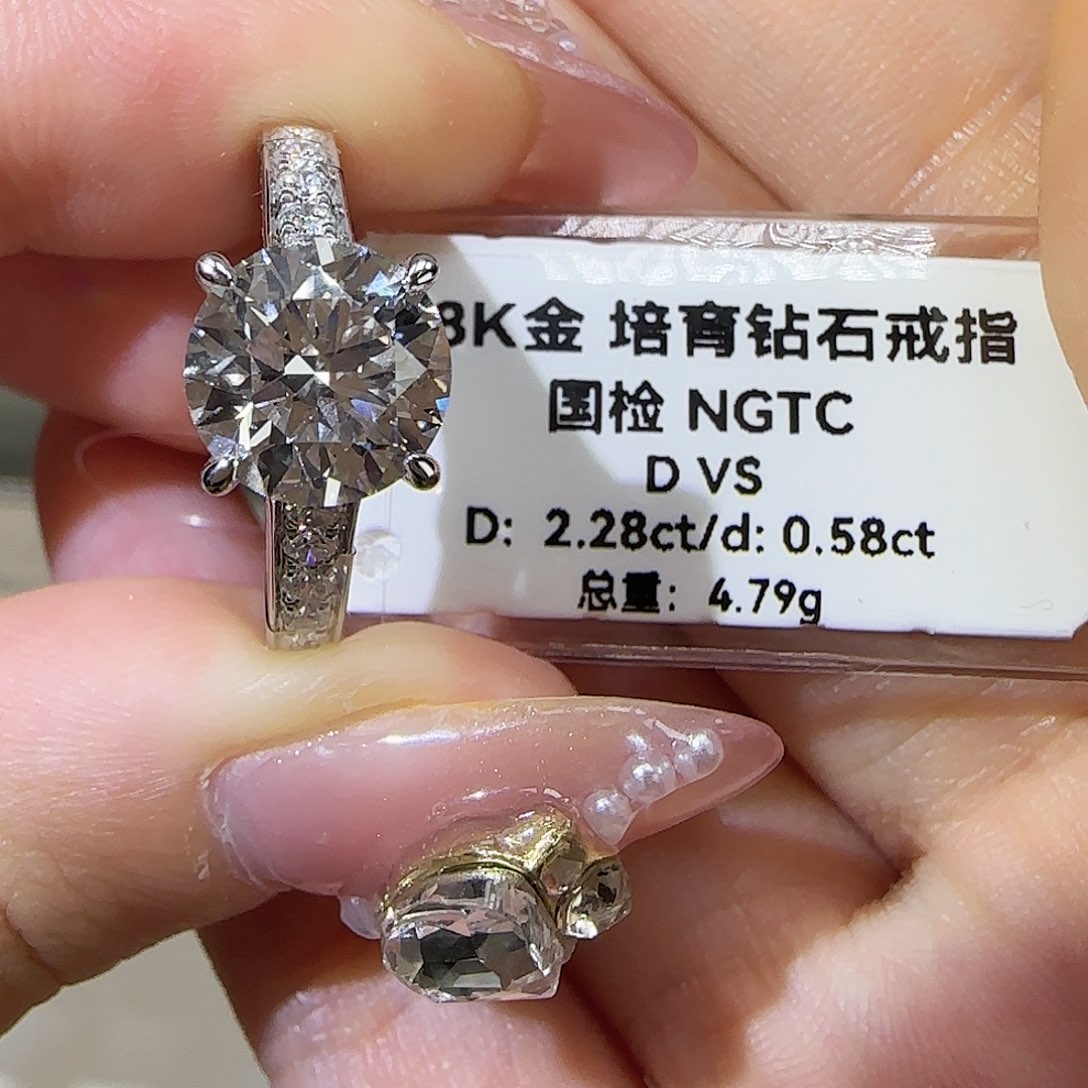 实验室培育钻石18K金镶嵌2.26克拉四爪 16