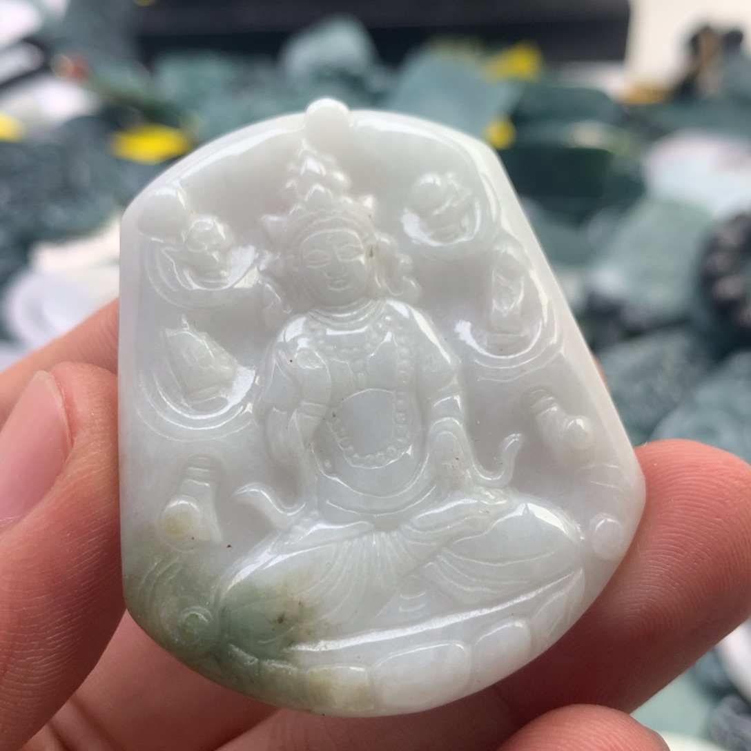 颈饰未镶嵌翡翠观音（有瑕疵）