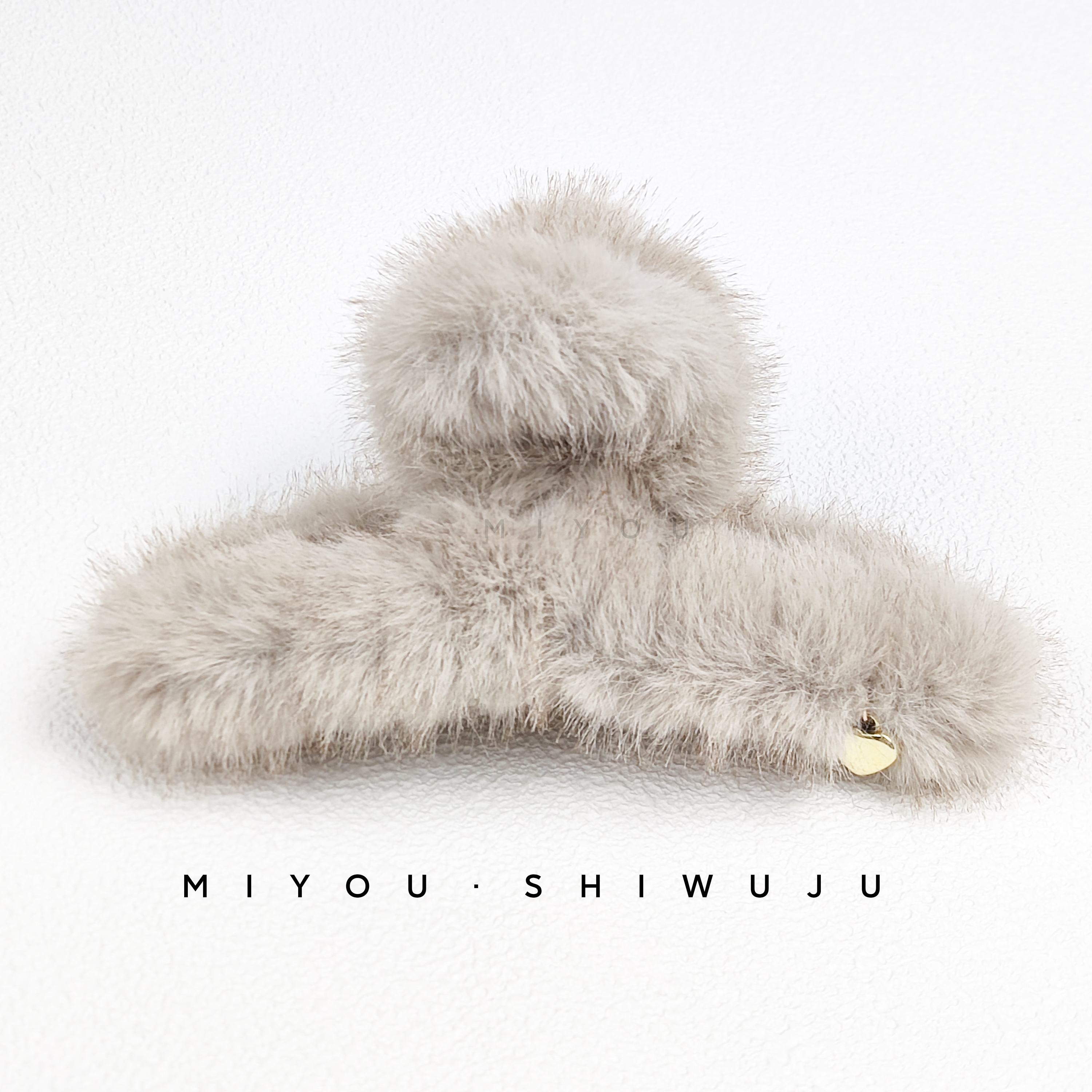 米色毛绒带金色爱心抓夹气质网红时尚可爱优雅