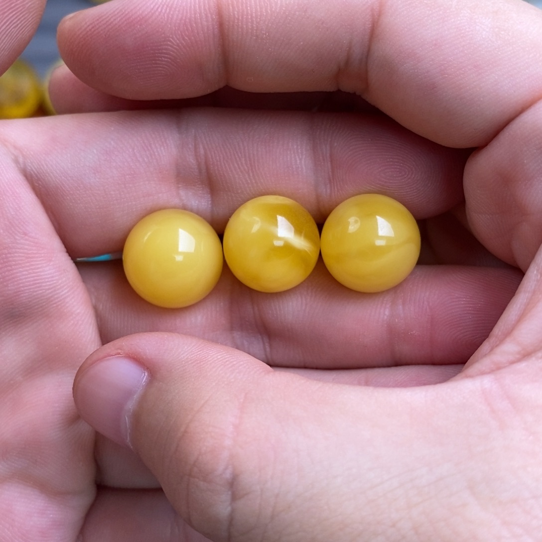 萌***啦裸石蜜蜡未镶嵌配饰