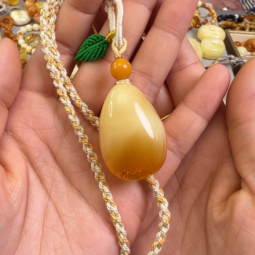 蜜蜡裸石未镶嵌蜜蜡