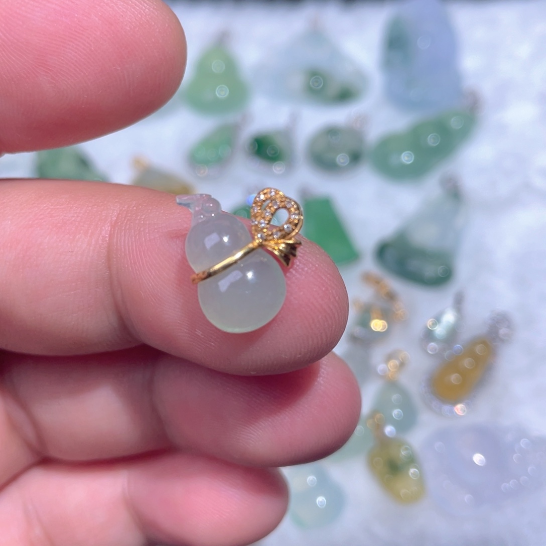 翡翠18K金镶嵌颈饰