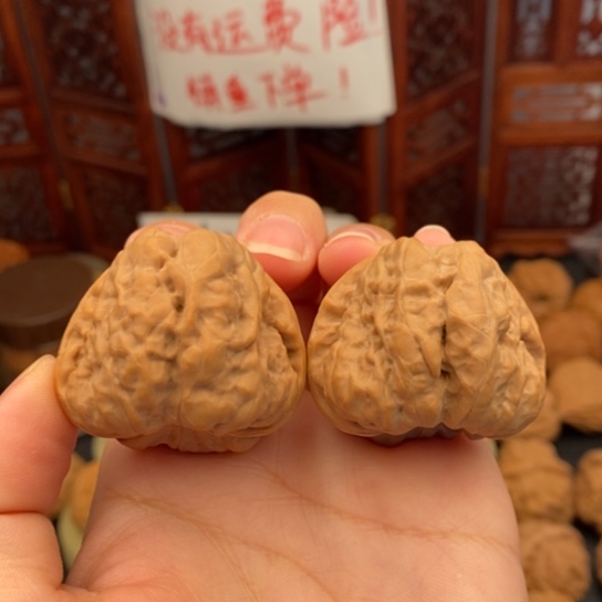文玩核桃吊坠39开背肉蛙