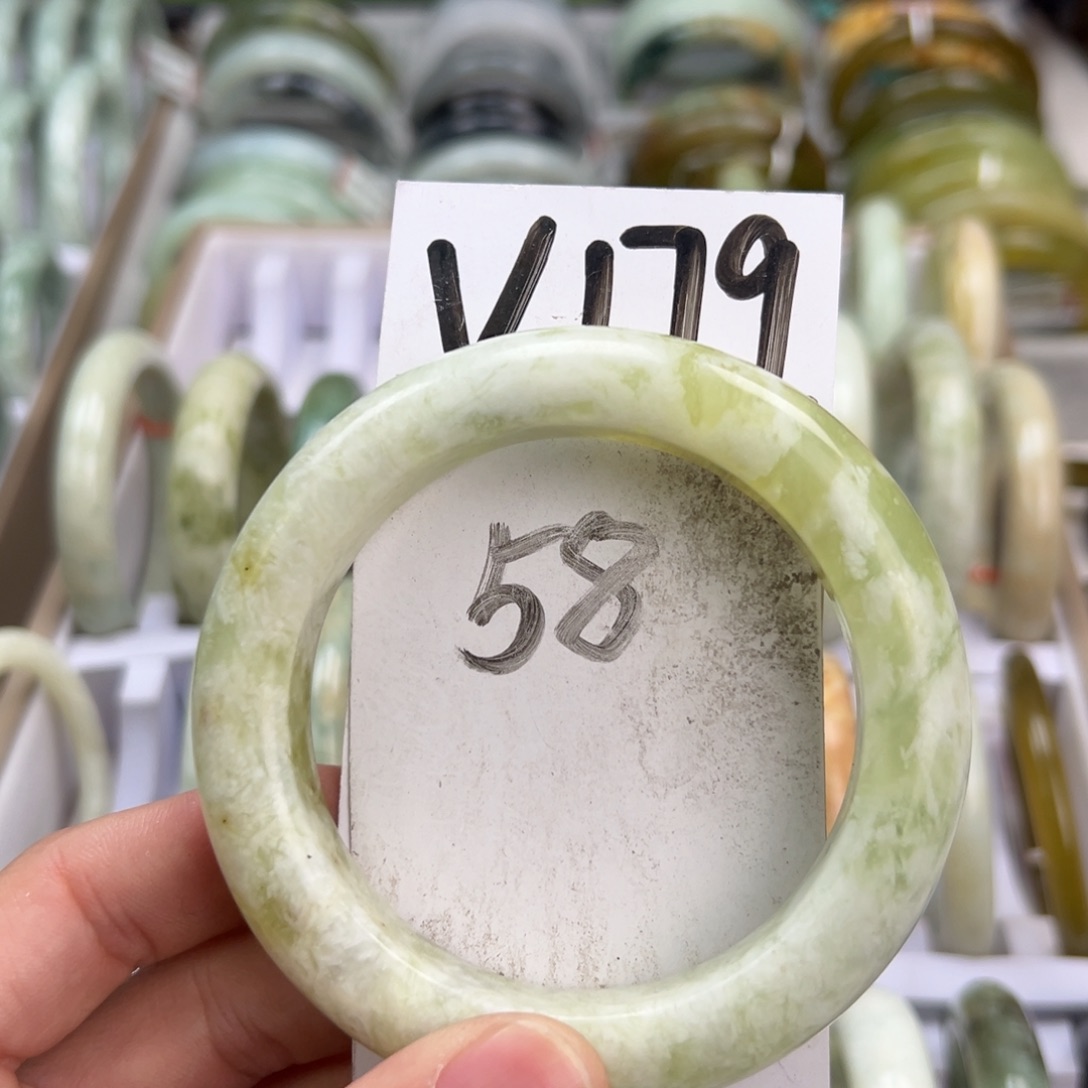 岫玉手镯未镶嵌天然岫玉