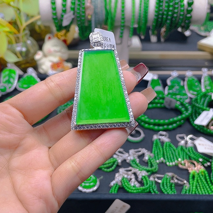 翡翠颈饰银S925镶嵌乾**道一刀切大无事牌