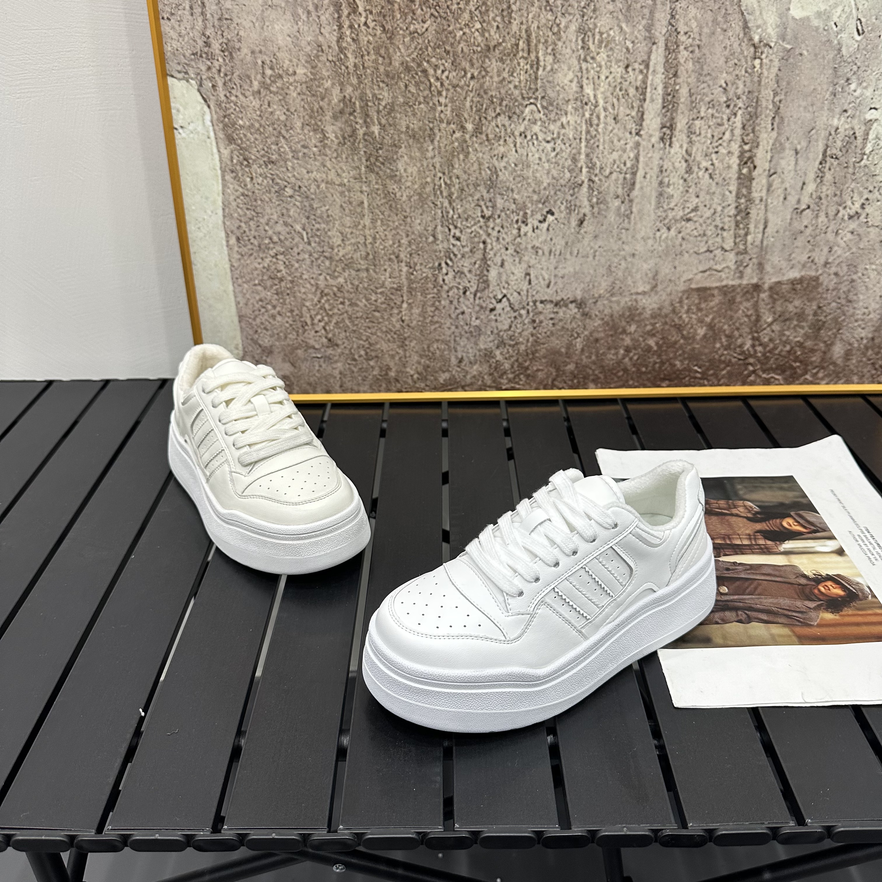 2025冬季韩版加绒小众手工擦色厚底增高头层牛皮休闲运动小白鞋