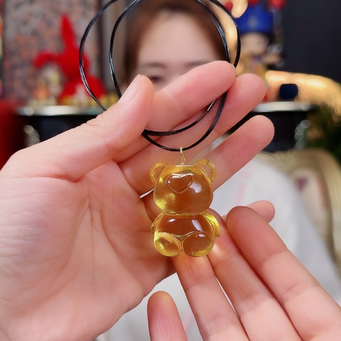 琥珀18K金镶嵌吊坠(不含链)送项圈